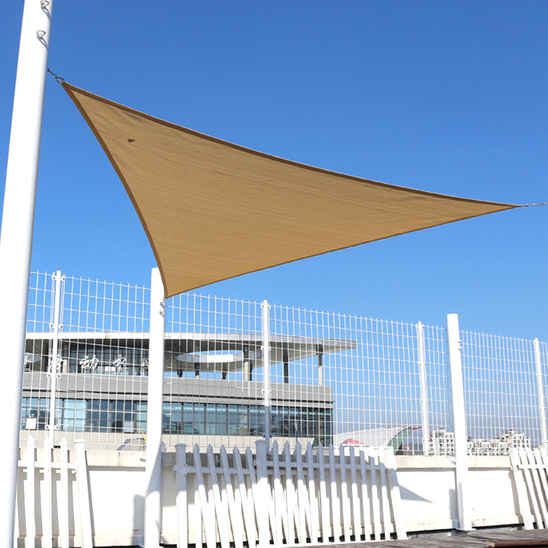 Sun Sail Shade có thiết kế không chảy xệ và một dấu chân nhỏ